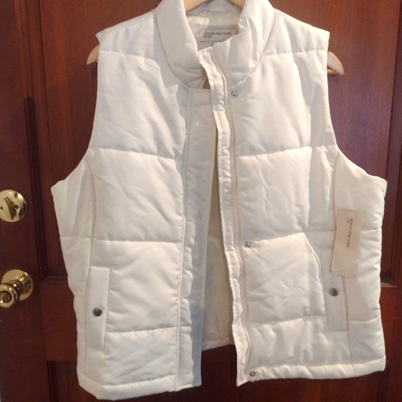 NWT Jones New York Sport Puffy Vest - Picture 2 of 7